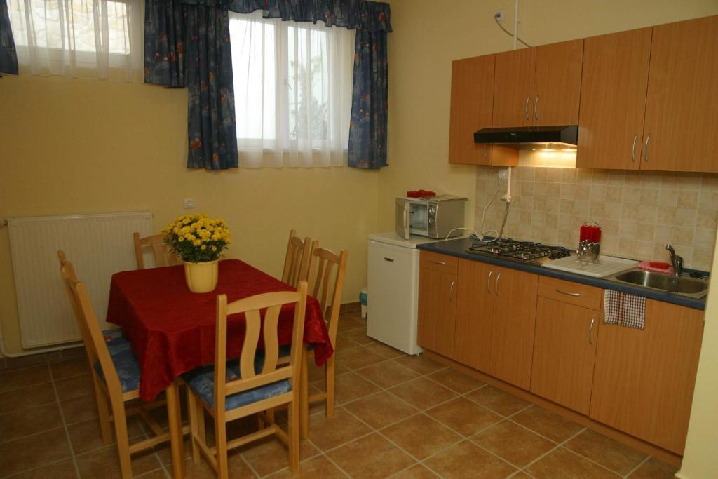 Afrodite Apartmanok Eger Exterior photo